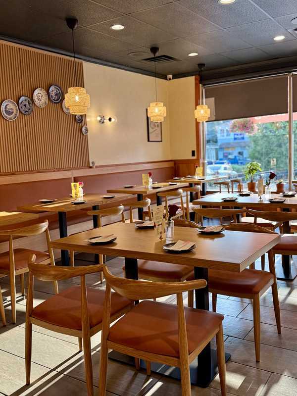Asian-Cuisine-Noodles-&-Dumplings-Chinese-restaurant-Sunlit-Dining-Space-Mahopac Sunlit Dining Space - Spacious area with tables, chairs & natural light at Asian Cuisine Noodles & Dumplings, a Chinese restaurant in Mahopac